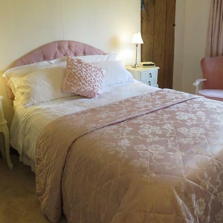 クルー Corner Farm Bed & Breakfast エクステリア 写真